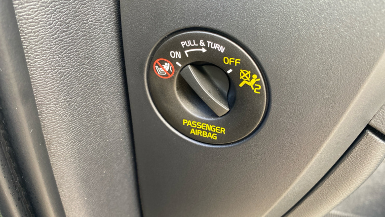 Volvo XC40 2.0 B4P Ultimate Dark 5dr Auto Petrol Estate